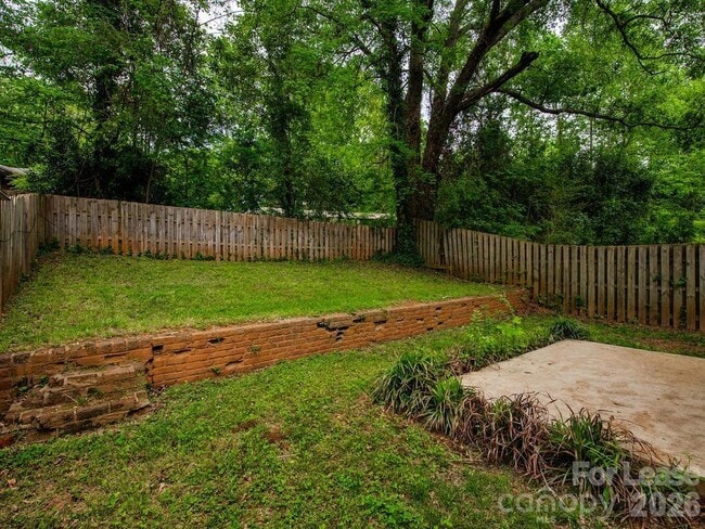 Building Photo - 5113 Valley Stream Rd