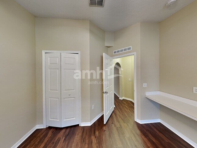 Building Photo - 194 Velveteen Place