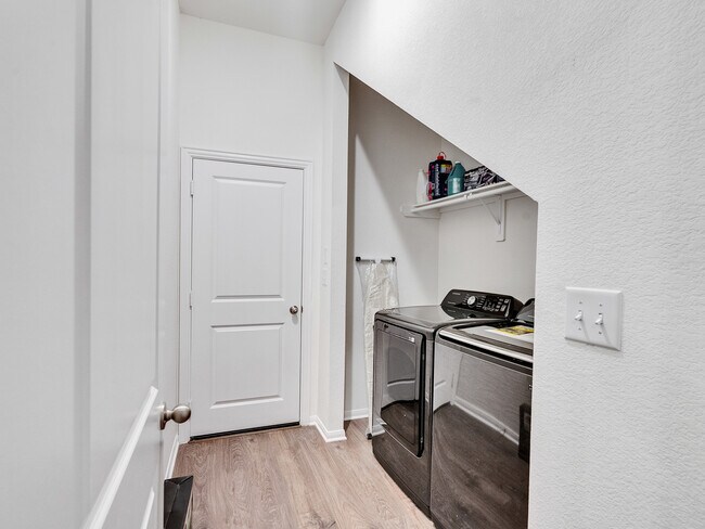 Building Photo - 414 Magnolia Ln