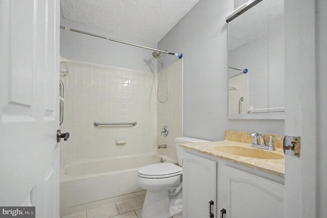 Building Photo - 2615 Point Lookout Cove