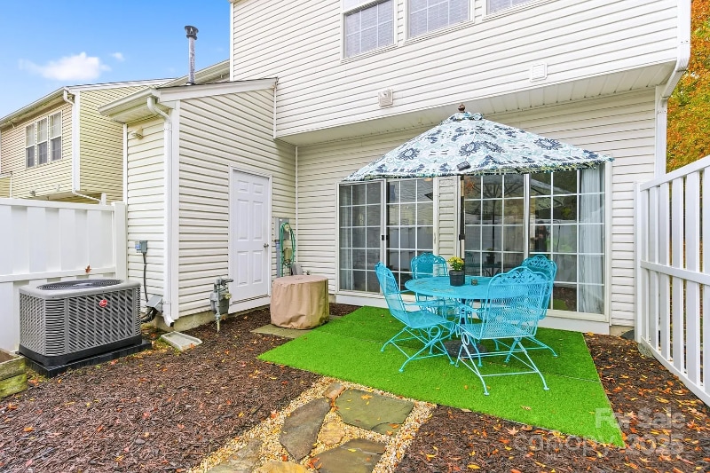 Building Photo - 6728 Rothchild Dr