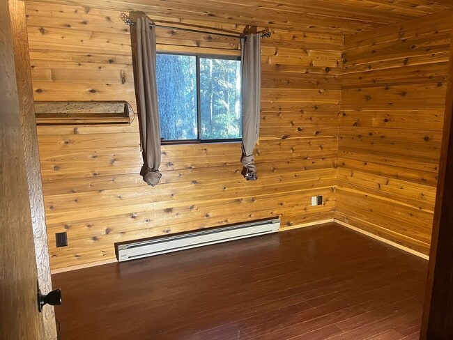 Building Photo - RR03