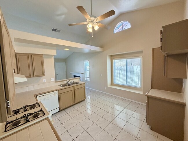 Building Photo - 2036 Orchard Dr