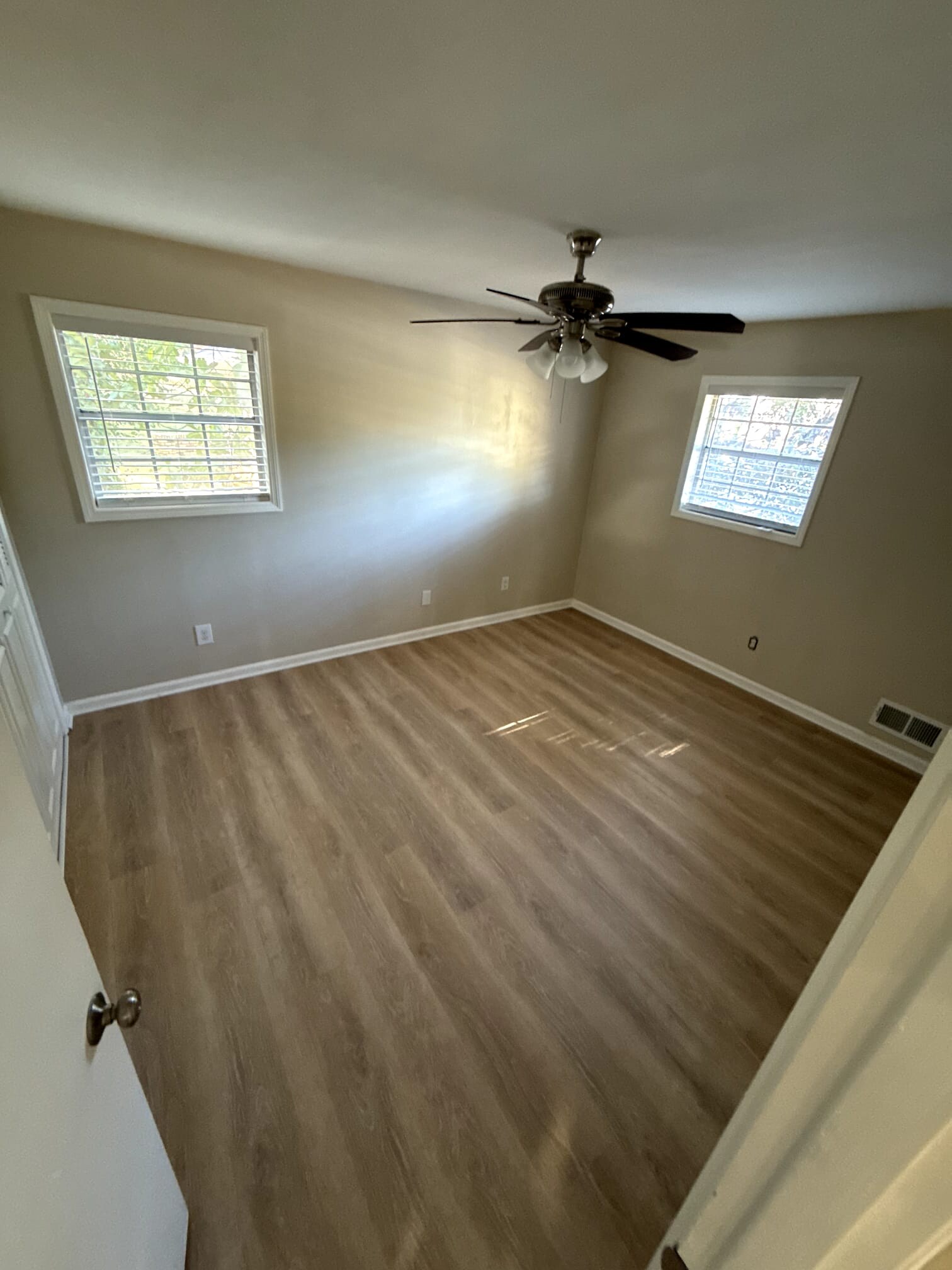 Building Photo - Room in House on Granada Pl