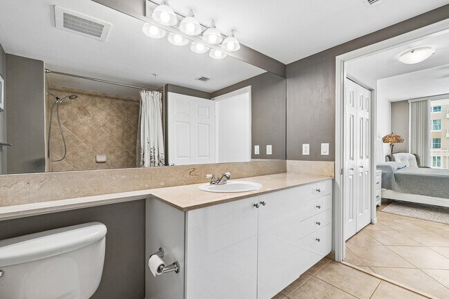 Building Photo - 700 E Boynton Beach Blvd