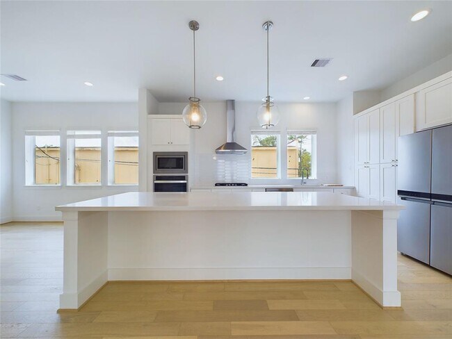 Building Photo - 7715 Westside Villas Ln