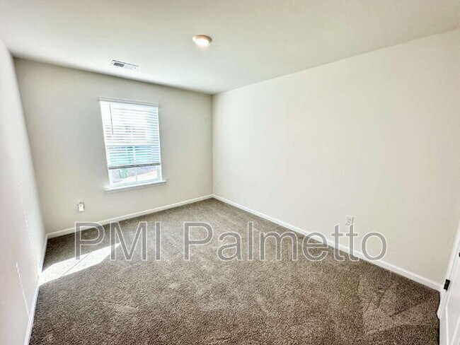 Building Photo - 412 Delahays Rd