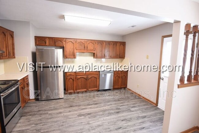 Building Photo - 119 SE Greystone Dr