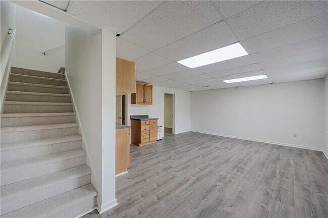 Building Photo - 5795 Dovnick Dr SW