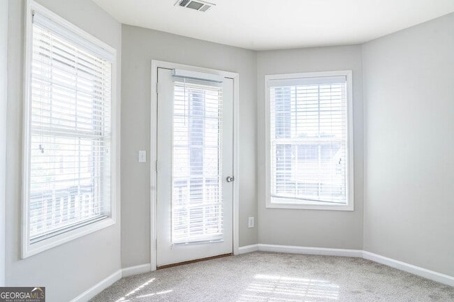 Building Photo - 2046 Barberry Dr