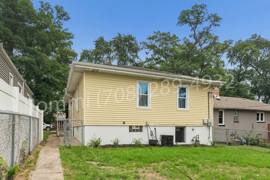 Building Photo - 6926 Alexander Ave