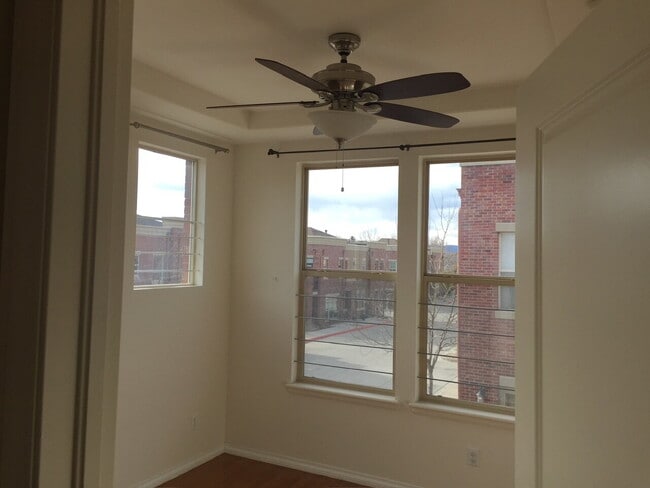 Building Photo - "Spacious 3-Bed, 3-Bath Townhouse with Gra...