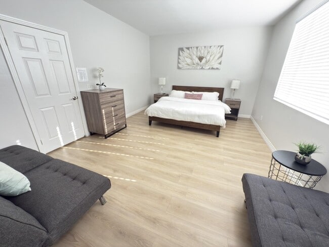 Building Photo - 52165 Allende Dr