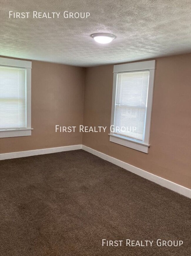 Building Photo - 1208 Kammer Ave