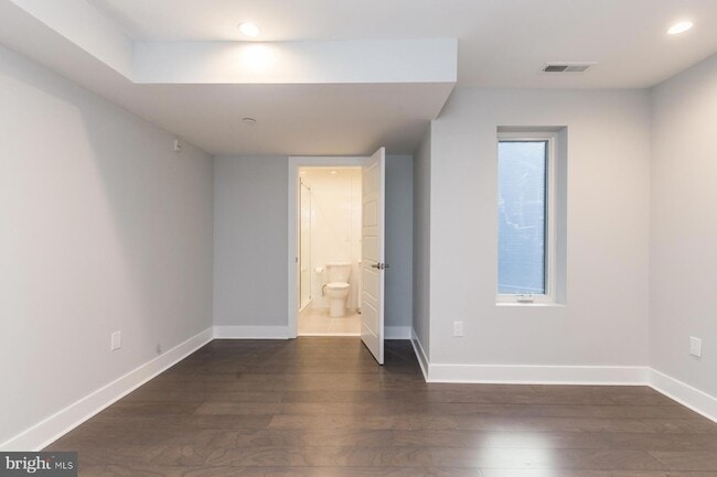 Building Photo - 1405 Frankford Ave