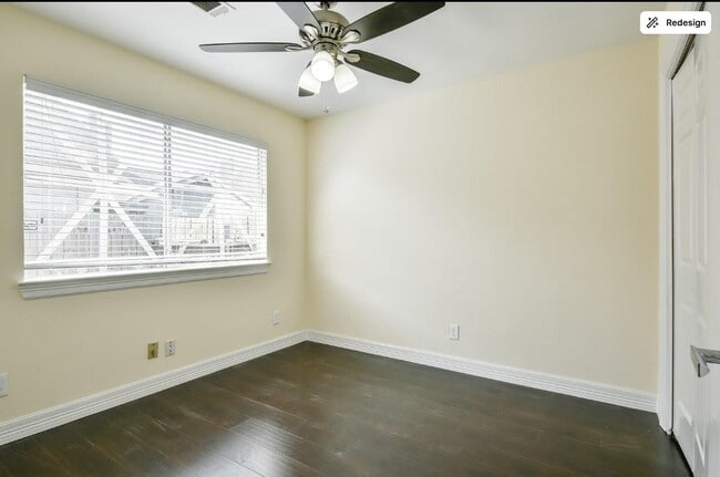 Building Photo - 6325 Southwood Ct N