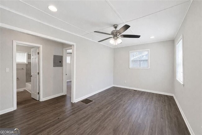 Building Photo - 2146 Brookview Dr NE
