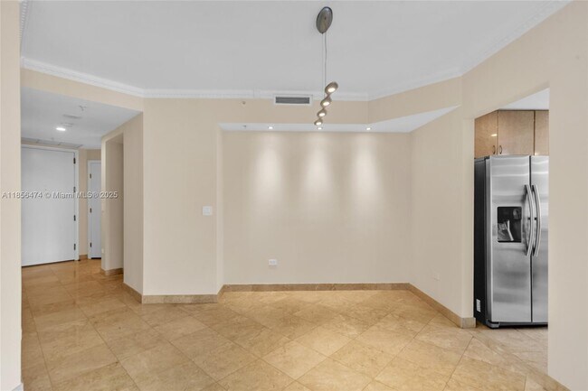 Building Photo - 801 Brickell Key Blvd