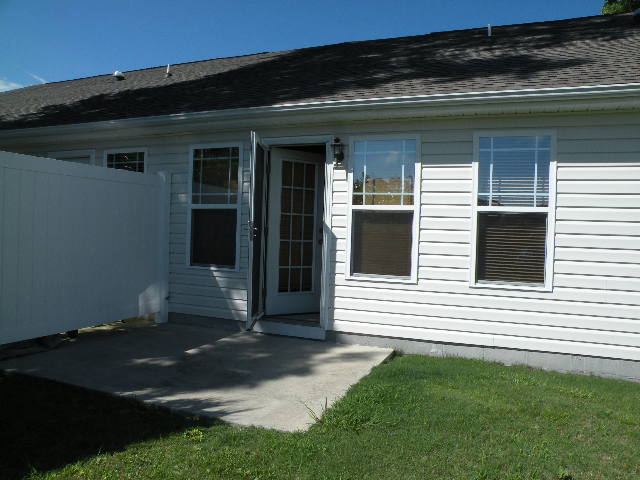 Building Photo - Fresh Paint and New Carpet!