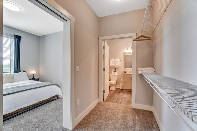 Building Photo - 2875 Olentangy River Rd