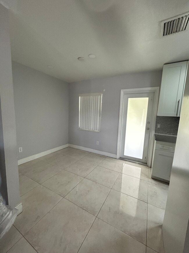 Building Photo - 5804 S Bond Dr