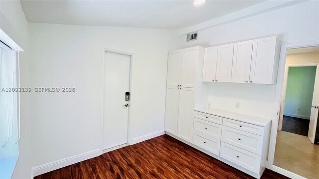 Building Photo - 2250 SW 23rd St