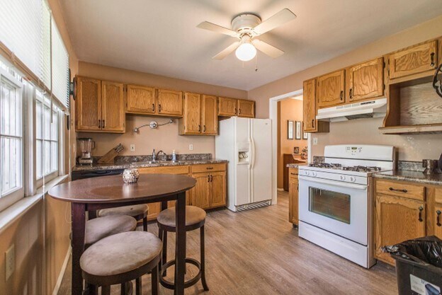 Building Photo - 304 Martin St