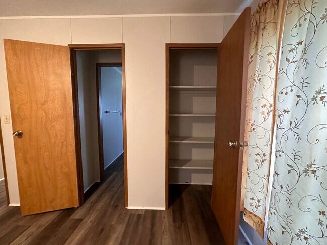 Building Photo - Awesome 2/2 Trailer in Westlake for rent!