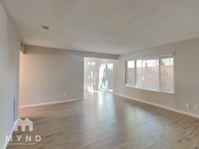 Building Photo - 2336 Villanova Cir