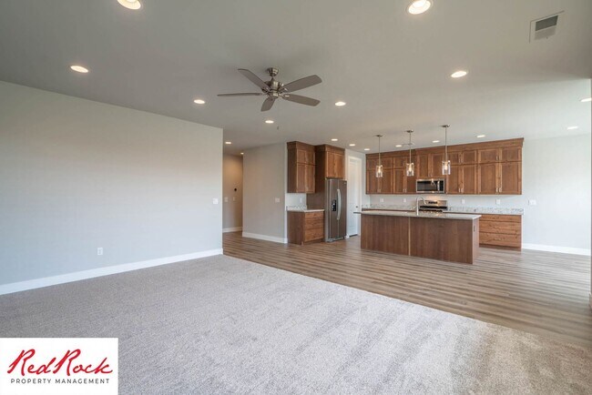 Building Photo - Beautiful 4-Bedroom 2.5 Bath with a 3 Car ...