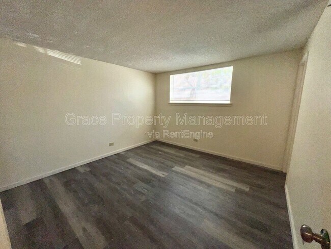 Building Photo - 9370 E Girard Ave