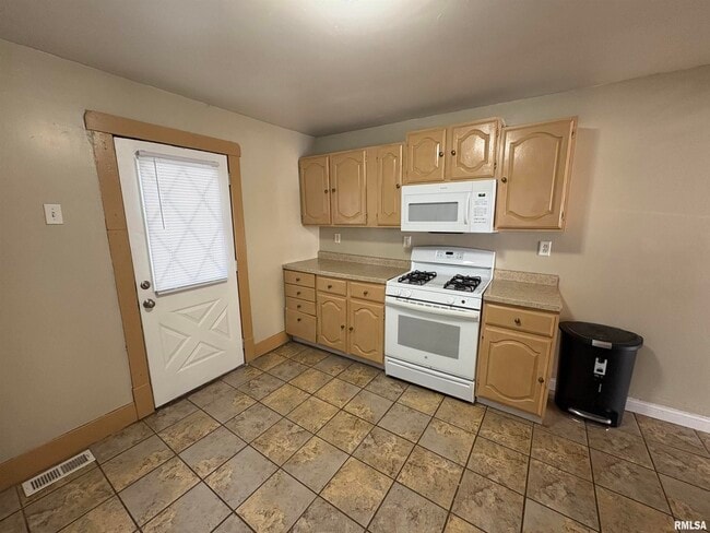 Building Photo - 705 E Marietta Ave