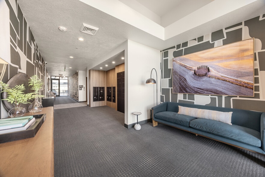 Entry Way - 4340 E Haystack St