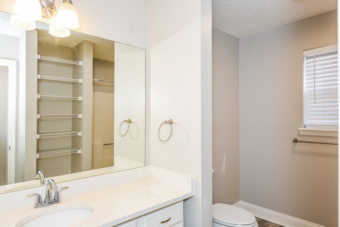 Building Photo - 607 Caliber Ct