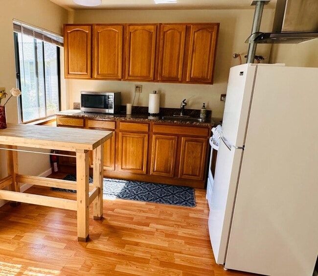 Building Photo - 327 Woodland Park