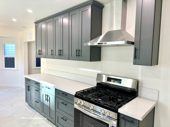 Building Photo - 7360 Hesperia Ave