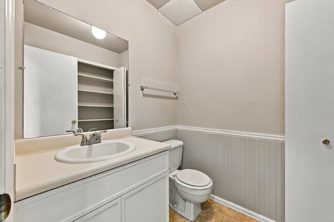 Building Photo - 2027 Bristlecone Dr