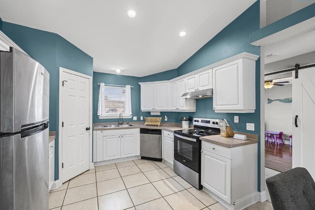 Building Photo - Pet Friendly 3-bedroom, 2-bath brick home with an office in southwest Pensacola