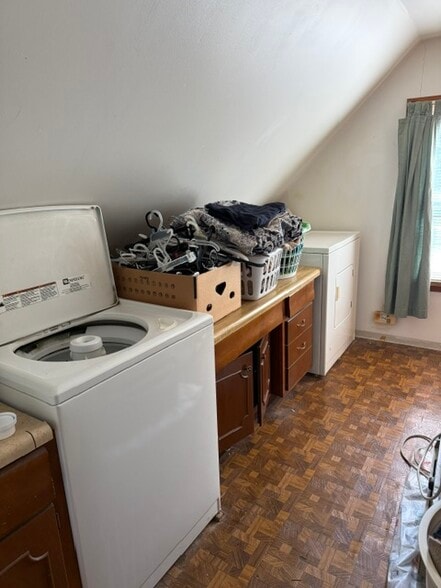 Laundry in unit - 40 Ryan St