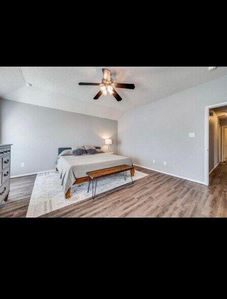 Building Photo - 9841 Carter Dr