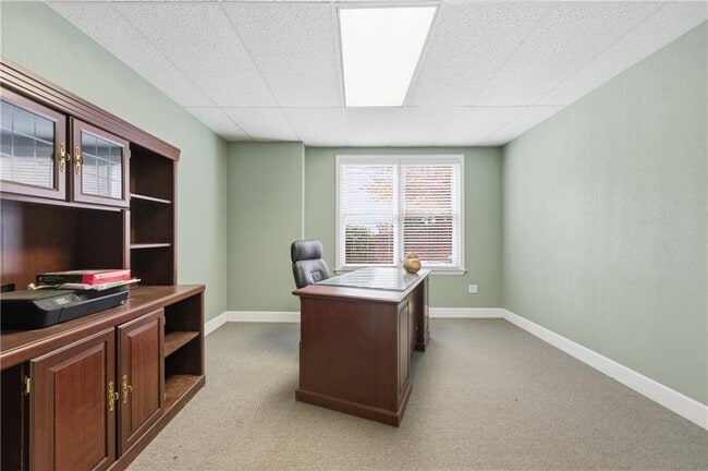 Building Photo - 2570 Wood Creek Ct NE