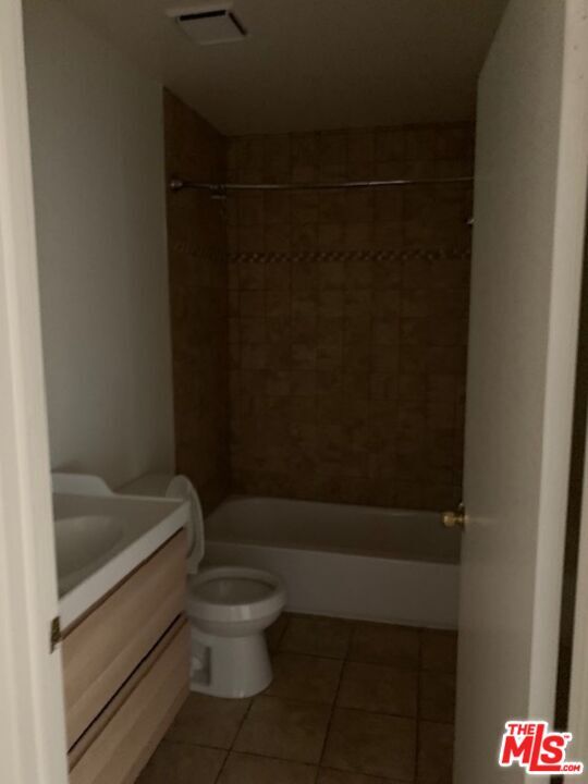 Building Photo - 922 N Hudson Ave