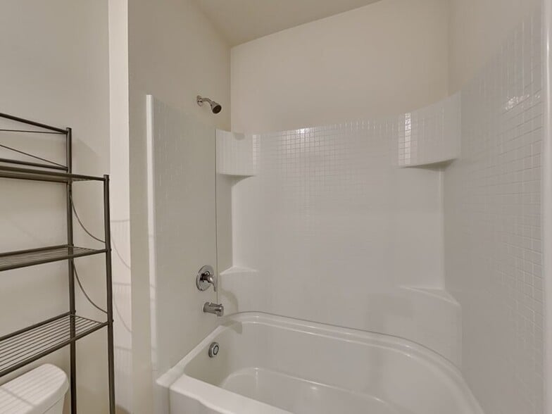 Building Photo - 1417 Sugarwood St