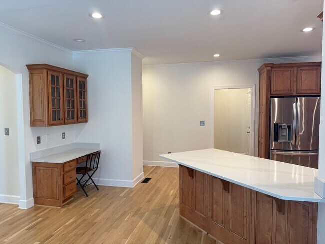 Building Photo - Stunning 4BR Executive Style Home in Brentwood