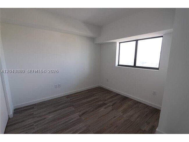 Building Photo - 460 NE 28th St