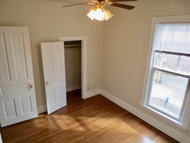 Building Photo - 1825 W Addison St