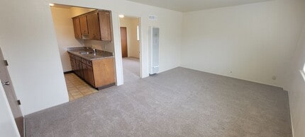 Building Photo - This is a great 1-bdr right in the heart o...