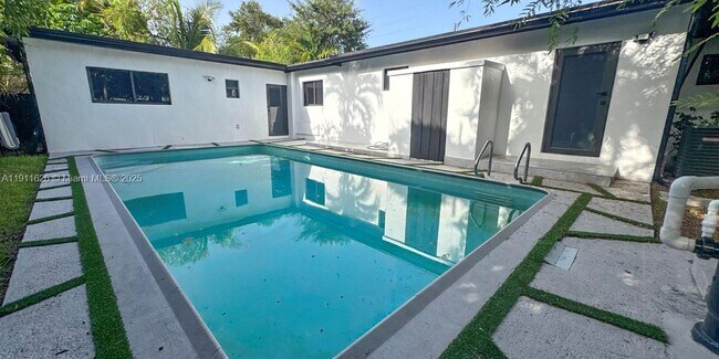 Building Photo - 12800 NE 12th Ave