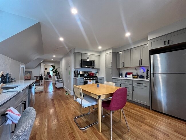 Building Photo - 18 Colberg Ave