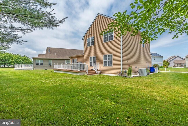 Building Photo - 18959 Gold Finch Cove